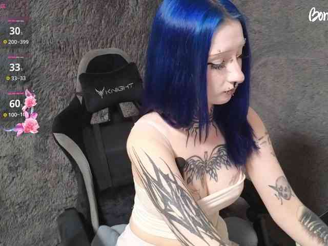 YoungAlice1 webcam