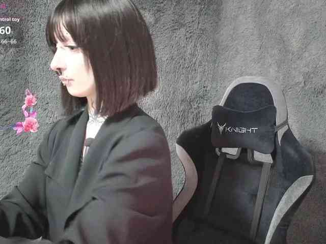 YoungAlice1 webcam