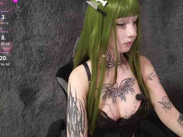 YoungAlice1 webcam