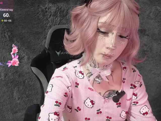 YoungAlice1 webcam