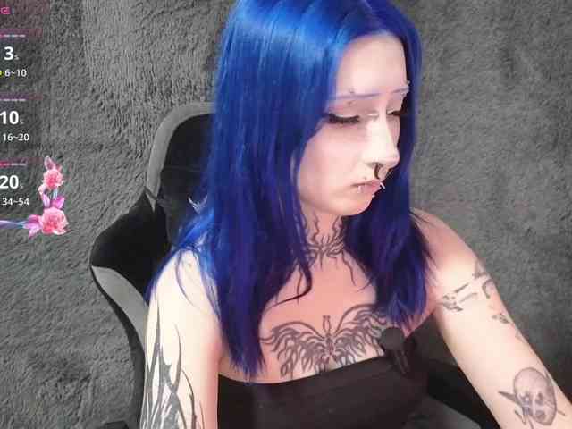 YoungAlice1 webcam