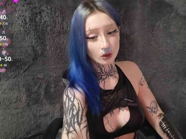 YoungAlice1 webcam