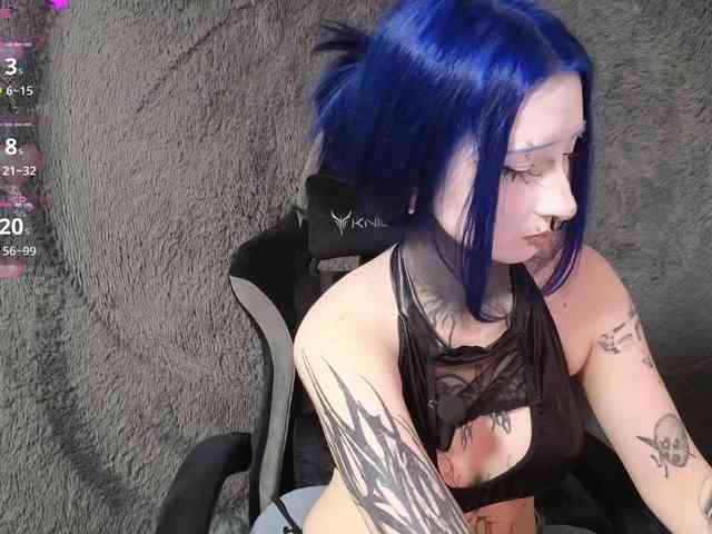 YoungAlice1 webcam