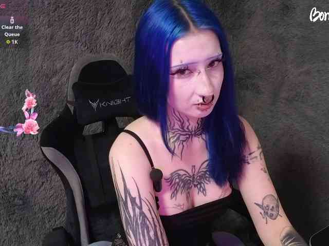 YoungAlice1 webcam