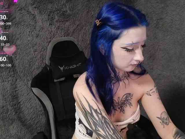 YoungAlice1 webcam