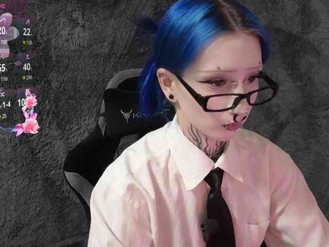 YoungAlice1 webcam