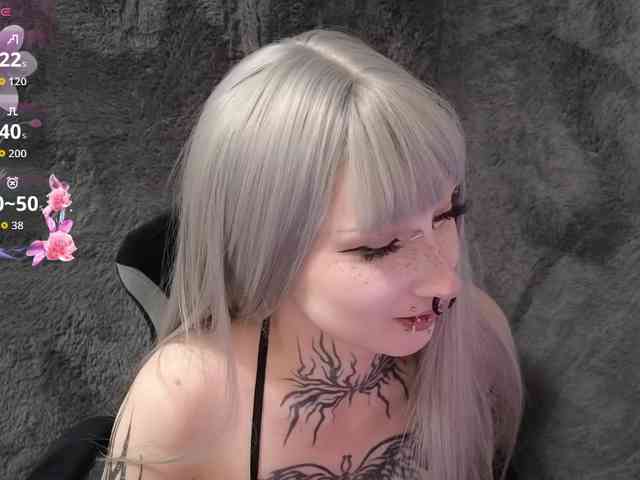 YoungAlice1 webcam