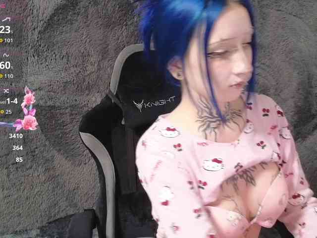 YoungAlice1 webcam