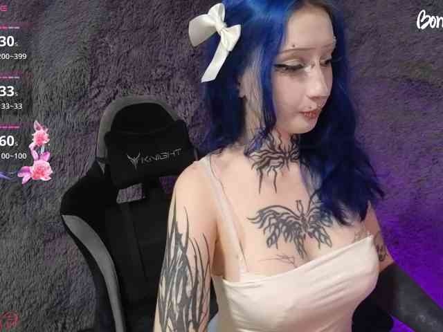YoungAlice1 webcam