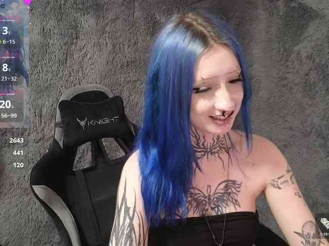 YoungAlice1 webcam