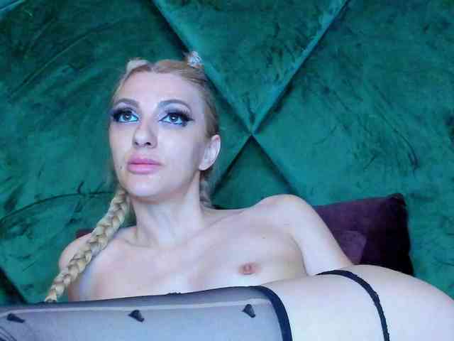 Model: RileyLanna