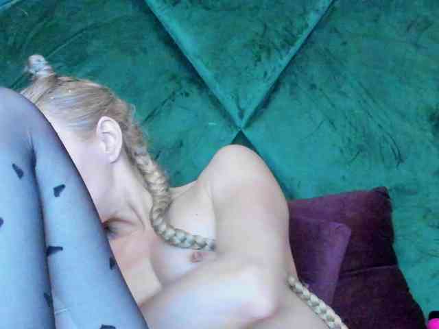 Model: RileyLanna
