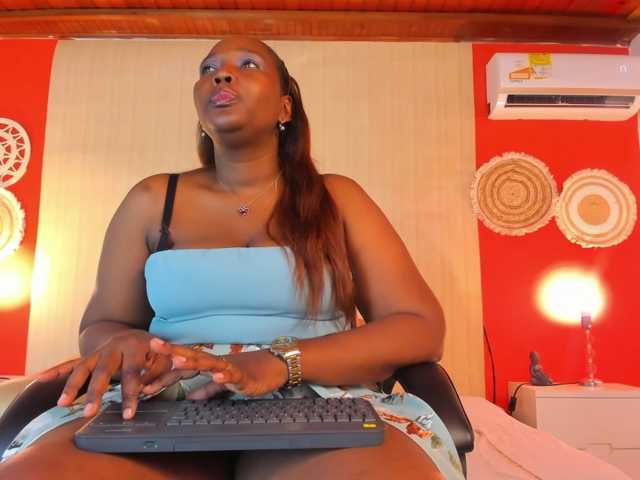 NikollSalas, en vivo ahora en BongaCams