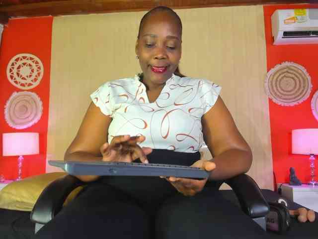 Modèle: NikollSalas