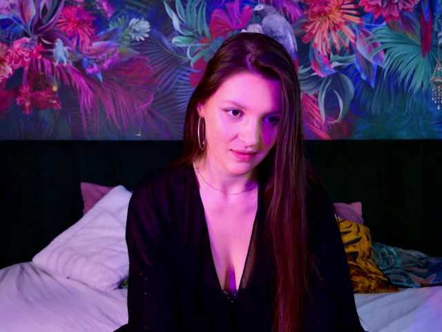 Vixsaria's BongaCams show and profile