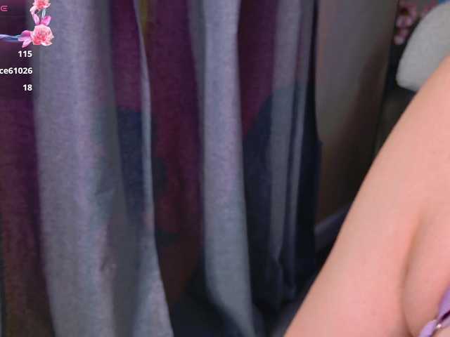 Vixsaria live cam on BongaCams