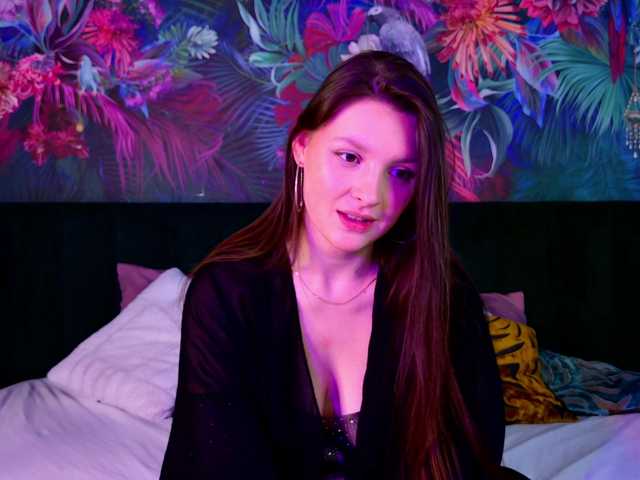 Vixsaria's BongaCams show and profile