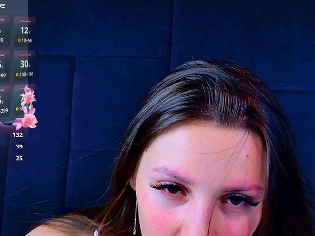Vixsaria live cam on BongaCams