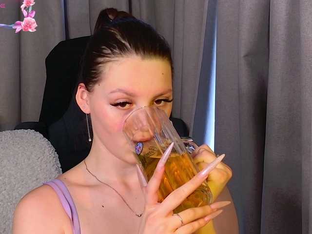 Vixsaria live cam on BongaCams