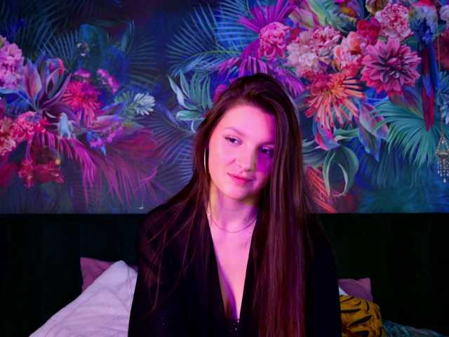 Vixsaria's BongaCams show and profile