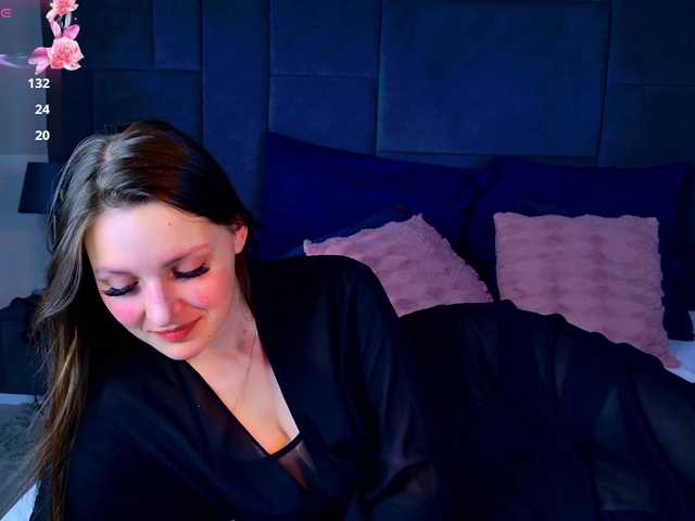 Vixsaria live cam on BongaCams