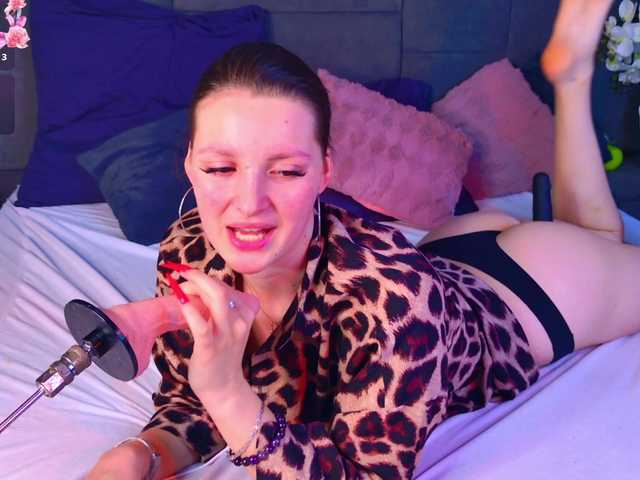 Vixsaria live cam on BongaCams