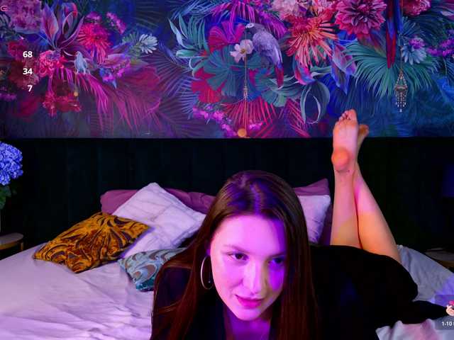 Vixsaria's BongaCams show and profile