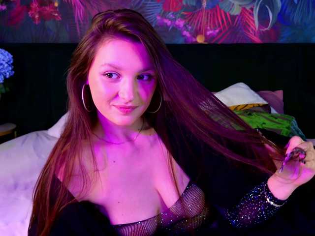 Vixsaria's BongaCams show and profile