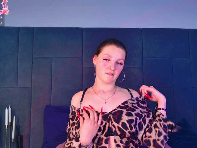 Vixsaria live cam on BongaCams