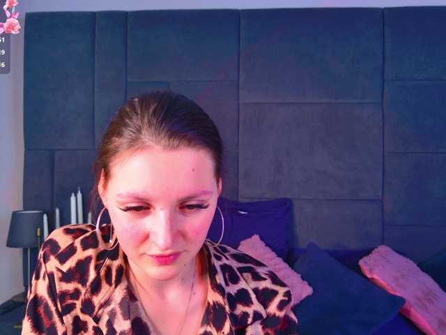 Vixsaria live cam on BongaCams