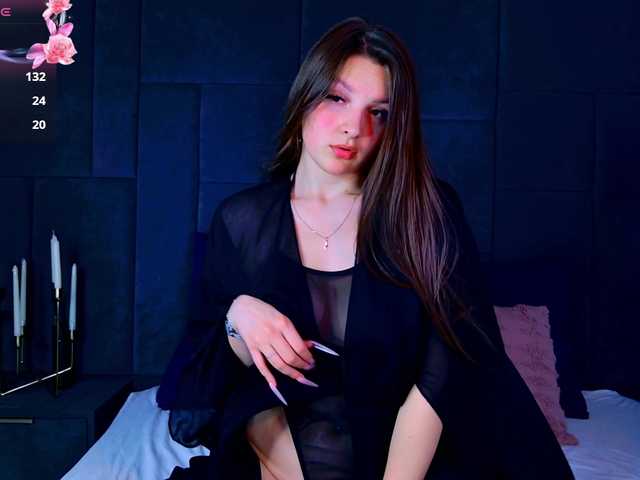 Vixsaria live cam on BongaCams