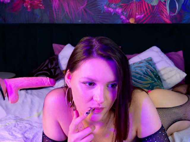 Vixsaria's BongaCams show and profile