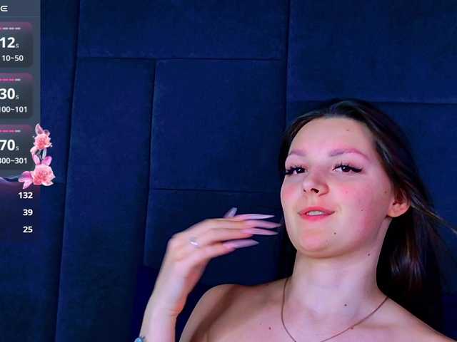 Vixsaria live cam on BongaCams