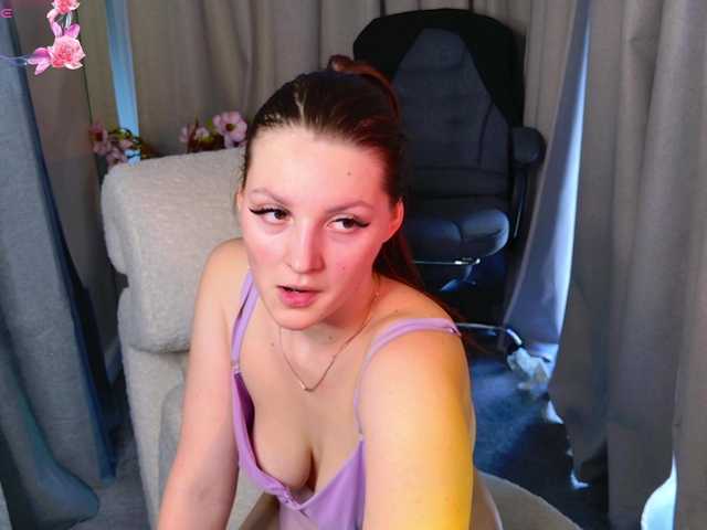 Vixsaria live cam on BongaCams