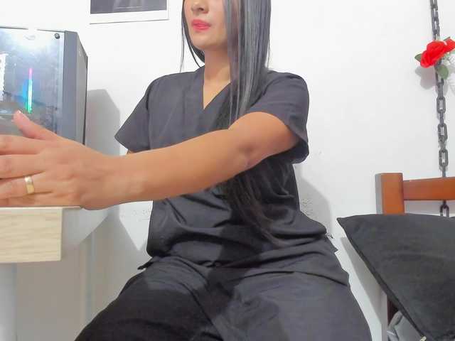 DaniellaGiraldo live cam on BongaCams