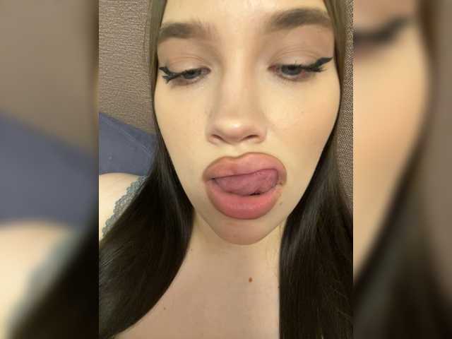 le modèle Glossmixdoll est en webcam porno dans un show sur le site bongacams, il possède les tags suivants: White/Caucasian,Brunette,Shaved