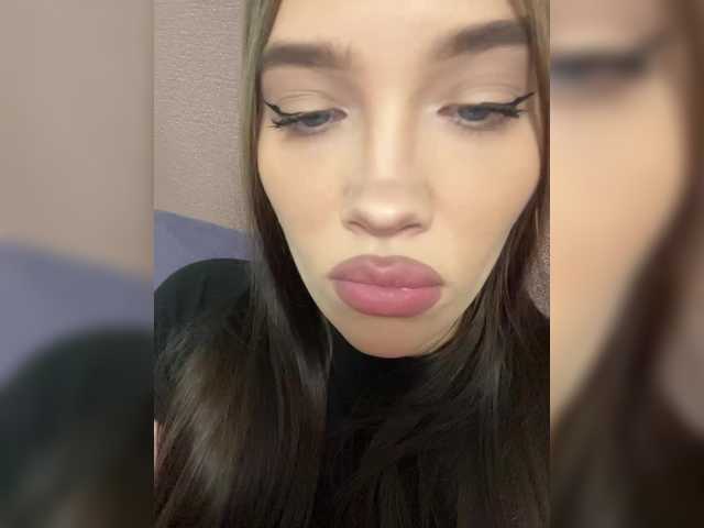Glossmixdoll live cam on BongaCams