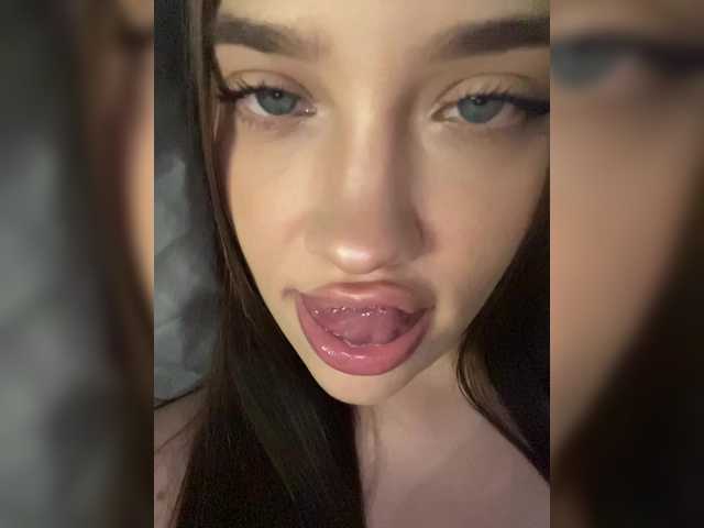 Glossmixdoll live cam on BongaCams