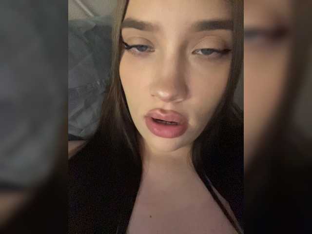 Glossmixdoll live cam on BongaCams