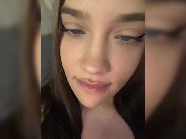 Glossmixdoll live cam on BongaCams