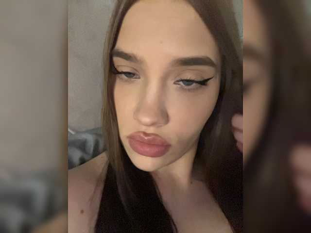 Glossmixdoll live cam on BongaCams