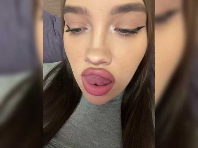 Glossmixdoll live cam on BongaCams