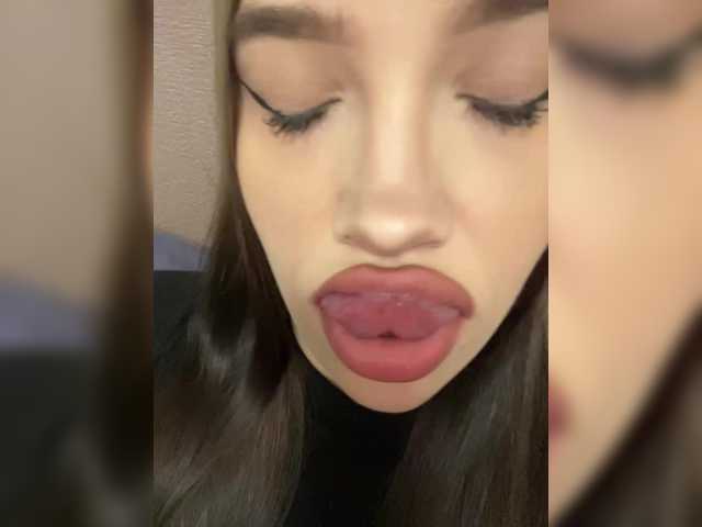 Glossmixdoll live cam on BongaCams