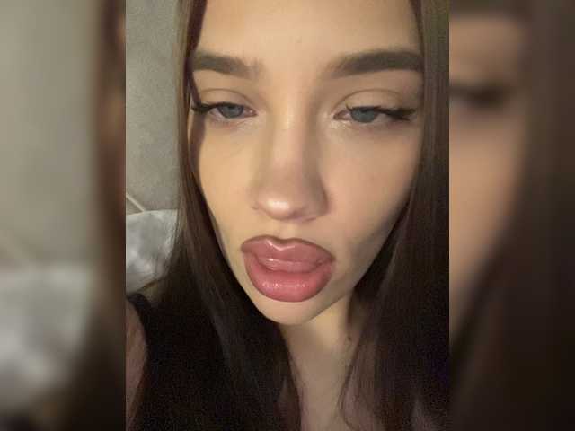 Glossmixdoll live cam on BongaCams