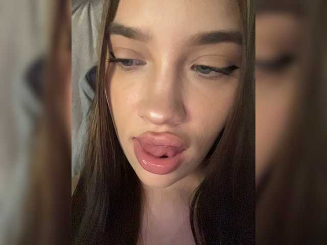 Glossmixdoll live cam on BongaCams