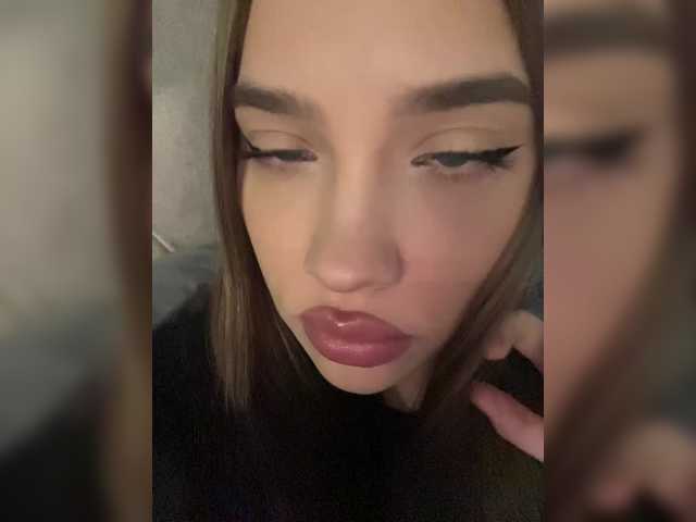 Glossmixdoll live cam on BongaCams