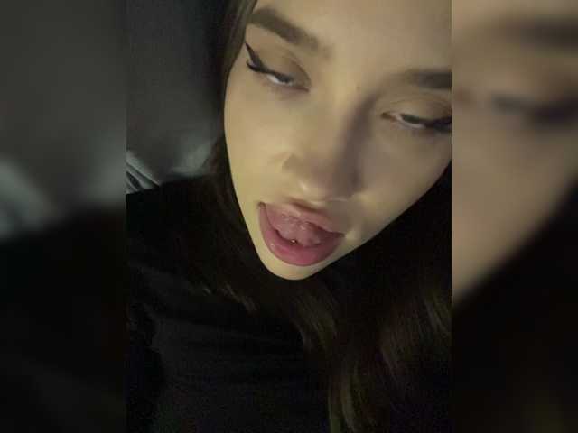 Glossmixdoll, live now on BongaCams