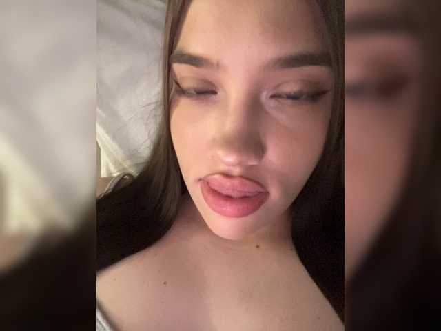 Glossmixdoll live cam on BongaCams