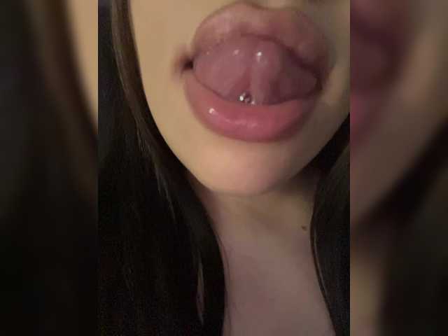 Glossmixdoll live cam on BongaCams