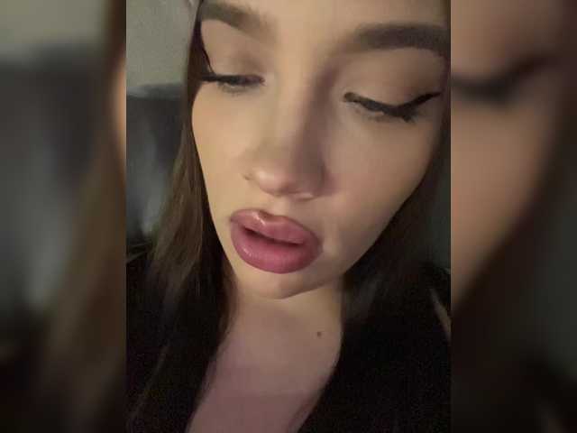 Glossmixdoll live cam on BongaCams